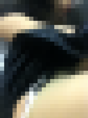 電車で寝ちゃったお姉さん、スカートめくってパンティ脱がしても起きない