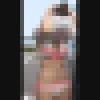 【野外生着替え】自分の価値を理解していない美少女が野外で美乳・無毛・くびれ・腹筋を惜しげもなく晒している盗撮動画。