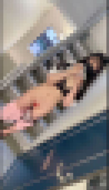 登校前にこんな事させちゃいましたww親が起きる前に女の子の自宅マンションの通路に呼び出してマンO見せてもらった