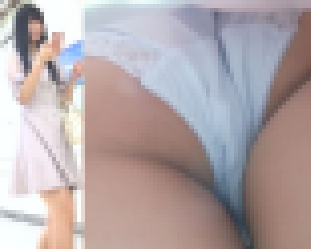 [★新作][★顔出し]パンチラ盗撮 女子大生 食い込み水色パンツに超接近