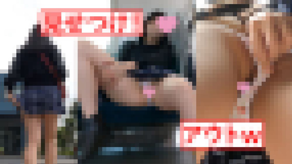 電車で見せつけ！ギリギリアウトの極小いちごパンツからいろいろハミ出しで完全アウト_TPC-060