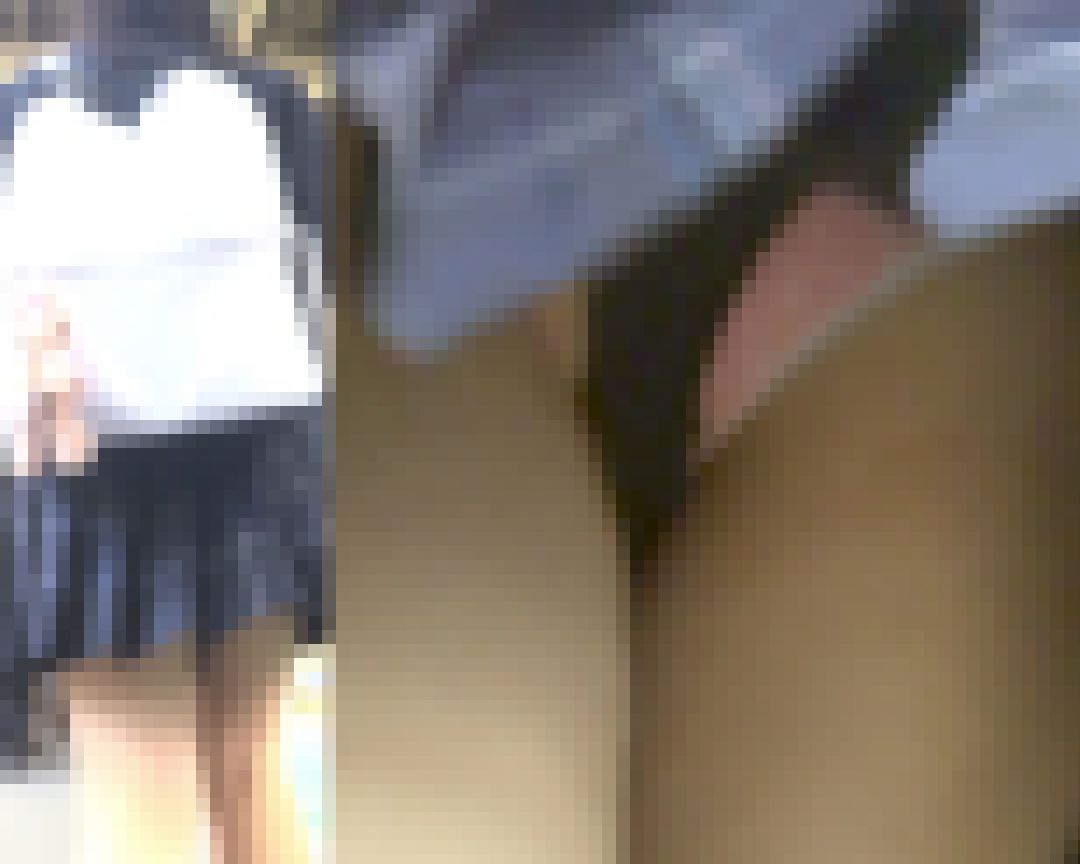 [★新作]パンチラ盗撮 制服女子 ピンクの水玉パンツがハミ出し