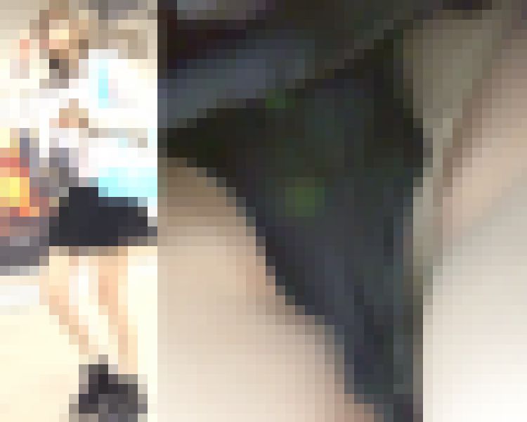 パンチラ盗撮 激カワ女子大生 重ね履きからハミ出た白パンツ(再販品)