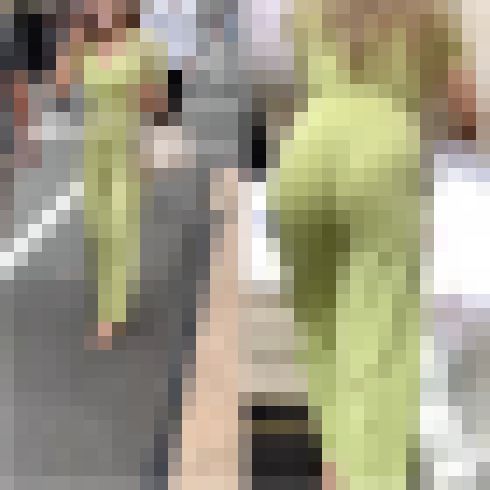 【再販商品です】   No.207「誰もが振り返る！顔もお尻もTバックも洋服もエッチなGAL」