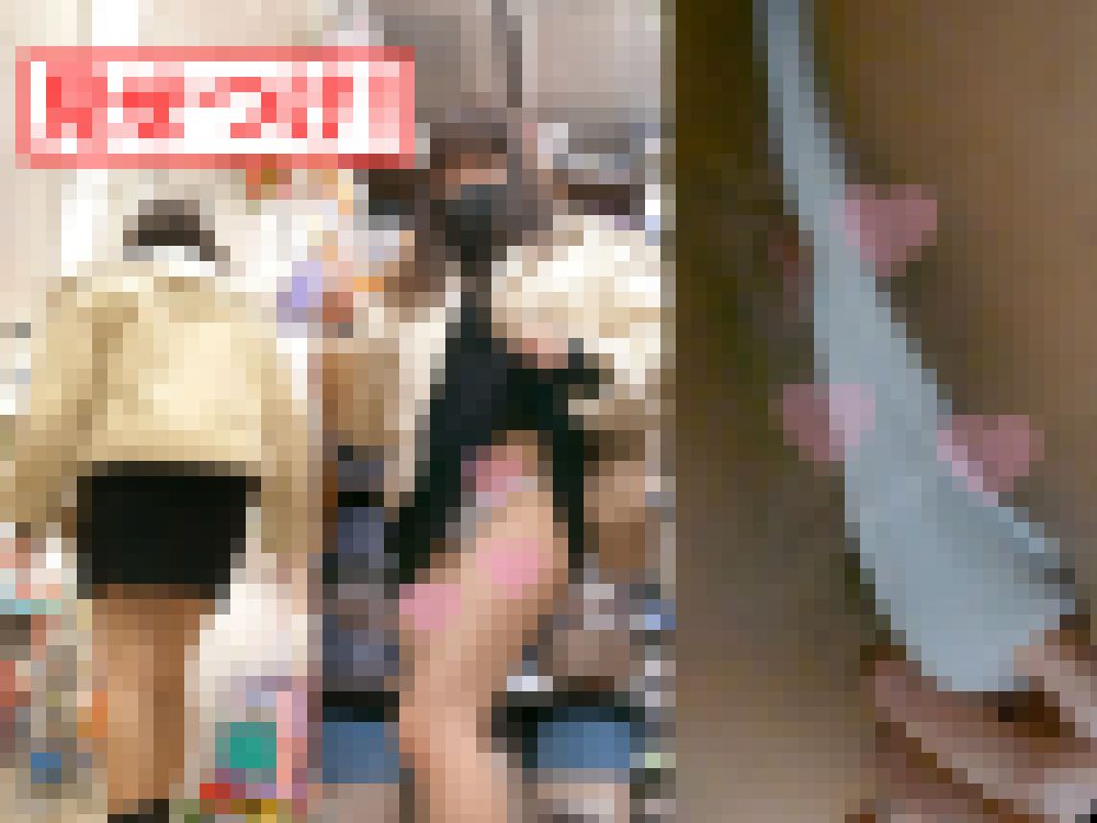 衆人環境でニヤニヤしながらたくし上げ！屈んだだけでお尻丸出しの変態ミニスカ！どスケベ見せつけっ娘現る！_TPC-066