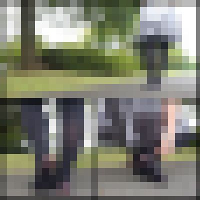 靴を脱いで黒ストッキング越しの足裏をみせます