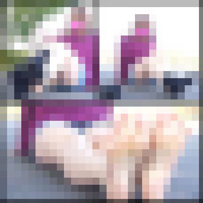 ニーハイを脱いで素足になります