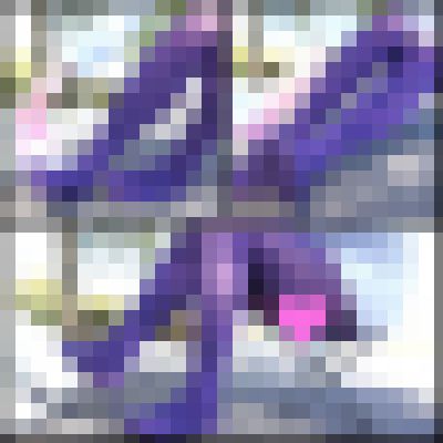 カラータイツを履いた足をコロコロでマッサージします