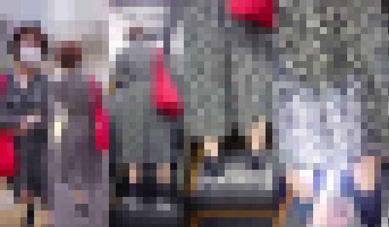 逆さの決定的瞬間！（41)タイプの違う美人さん2人