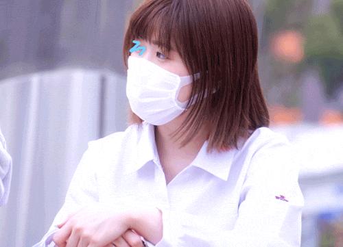 【野外パンチラ1】彼氏さん、彼女のあれが丸見えですよ、、、