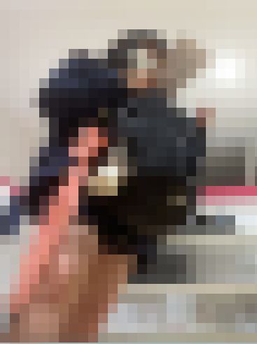 ◎ローアングル＃60  少しムッチリとした足から見えるピンクパンティー
