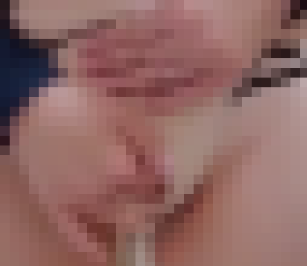 我慢できなくてトイレでしちゃう淫乱人妻