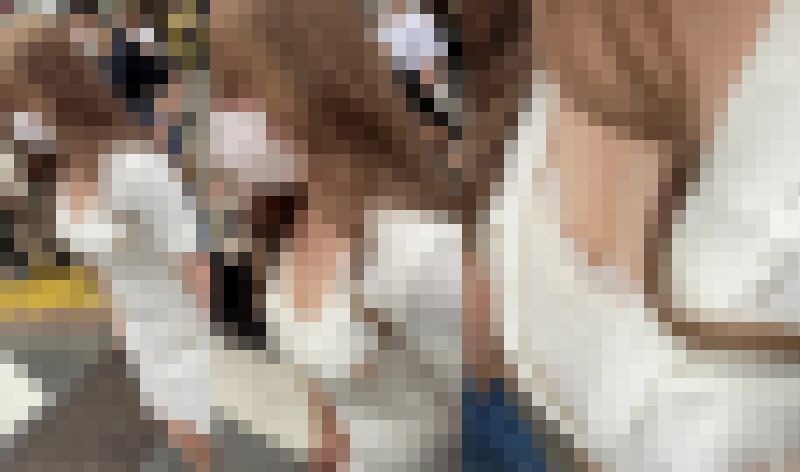 巨乳ギャルの胸チラ谷間動画！！のおっぱいがエロこぼれてます！！