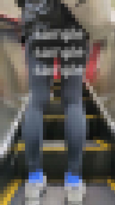 001 レギンス尻　ライトで強調されスジまでくっきり