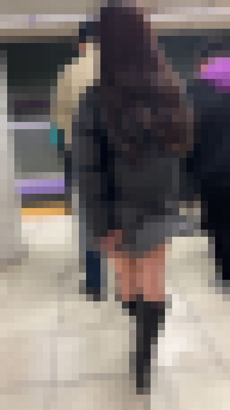 スタイル抜群JDさん　必死にミニスカを押さえる