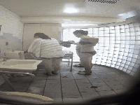 夏を満喫★仲良し3人組が共同トイレで着替え