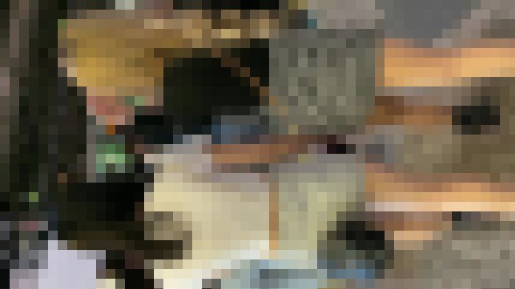 エロい体付をしたミニスカギャル２人組。