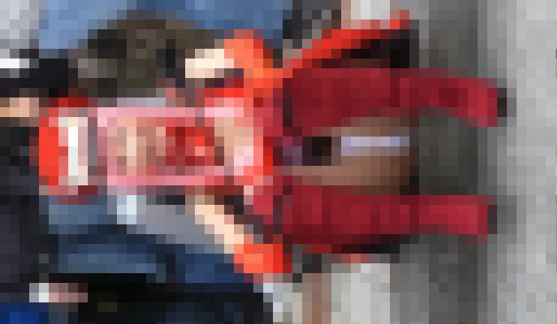 有名コスプレイヤーさんにも容赦ないローアングル狂カメコたちフルセット