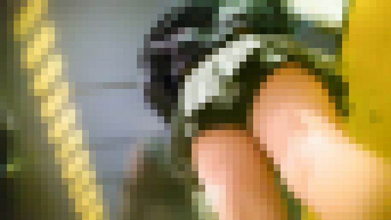 ゲーセンで遊ぶ私服女子の下半身ウォッチング