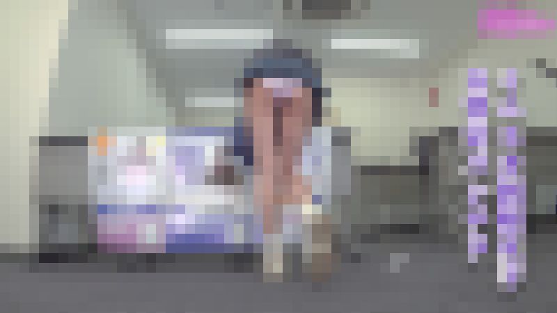 制服自習室で下からパンツ覗かれちゃうミニスカちゃん