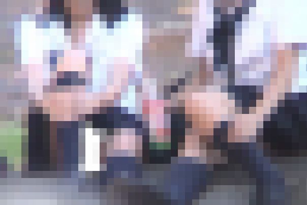 美女J○ 3人組  めくり上げ白パンチラ