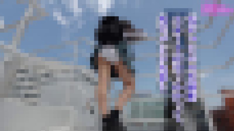 青チェ制服の純白パンチラ〜上り階段でスカートが引っかかってパンツ丸出し