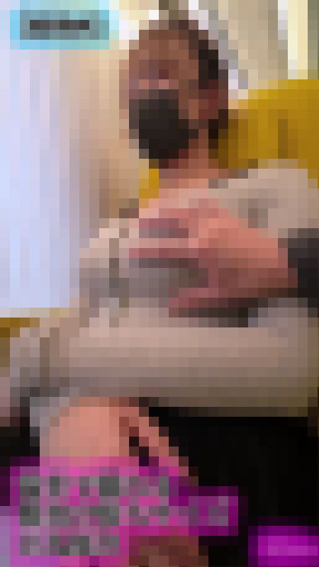 【縦型動画】電車で揺れる驚異の特大サイズ巨乳をデカパイ観察〜お触りあり