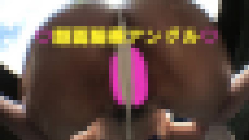 ?野外で卑猥ヒモ水着?お下品なチン媚び?M字＋顔騎アングル見せつけ?