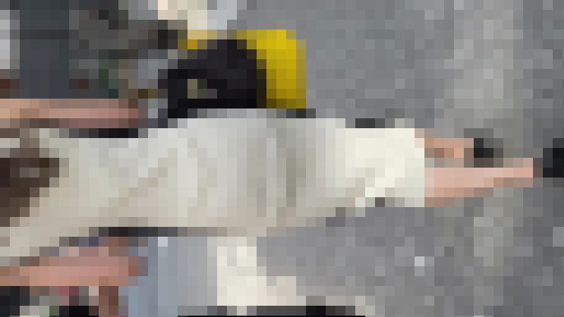 色気ムンムンのスレンダーギャル