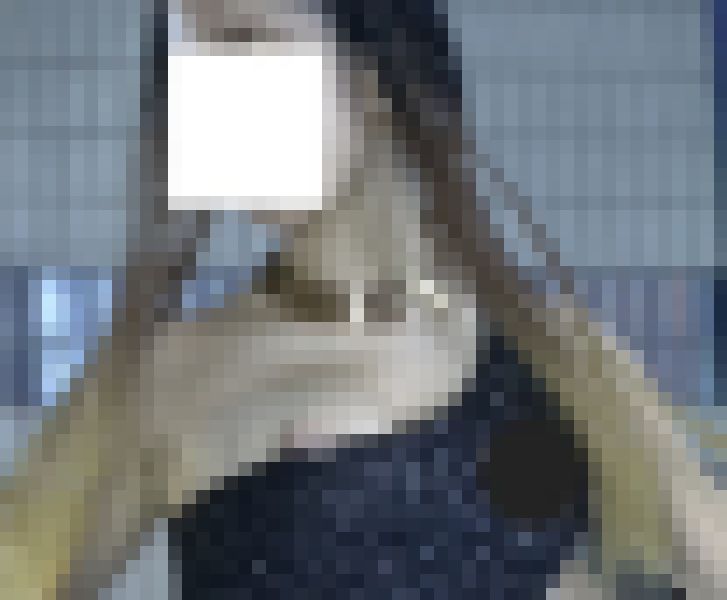 ドレスから乳房を豪快にポロリしてしまったダンサーちゃん♪