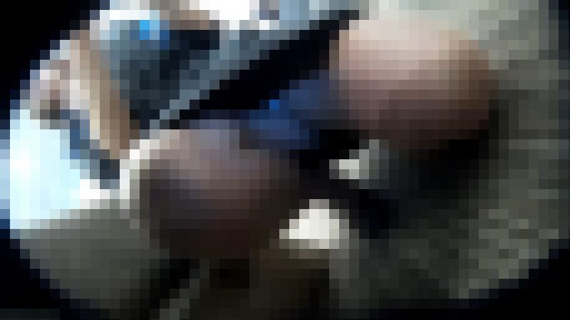 【しゃがみチラ】美脚ショップ店員の?接客