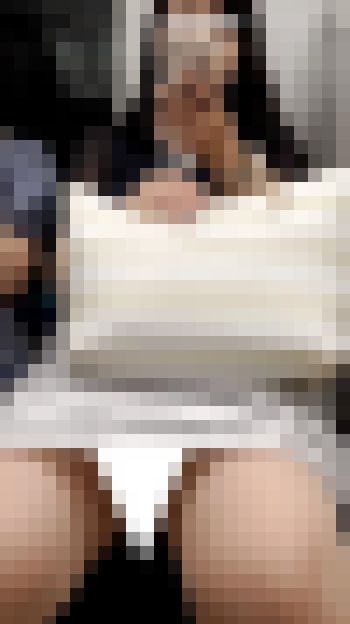 (電車対面）(顔出し)スマホに夢中になり過ぎて…むき出しのパンストあんよが終始緩んじゃう…キレイなOLお姉さんを観察してみました