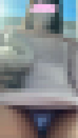 お姉さん系オフショルミニワンピでぱんちら＆胸ちら散歩?