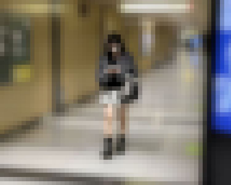 【逆さ撮り】白黒ミニスカートから見える水色サテンパンティ