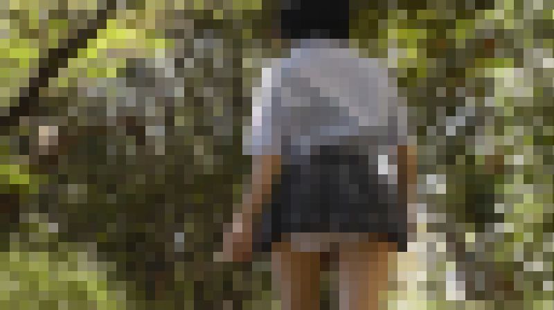 超ミニスカパンチラお散歩　晴美ちゃん１ 人がいない森林では女性は大胆になれる